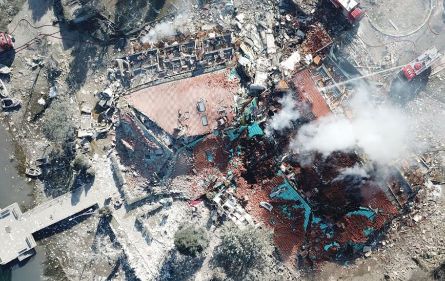Έκρηξη στο ξενοδοχείο Τσάμης στην Καστοριά: Το βίντεο από ψηλά που δείχνει το μέγεθος της απόλυτης καταστροφής