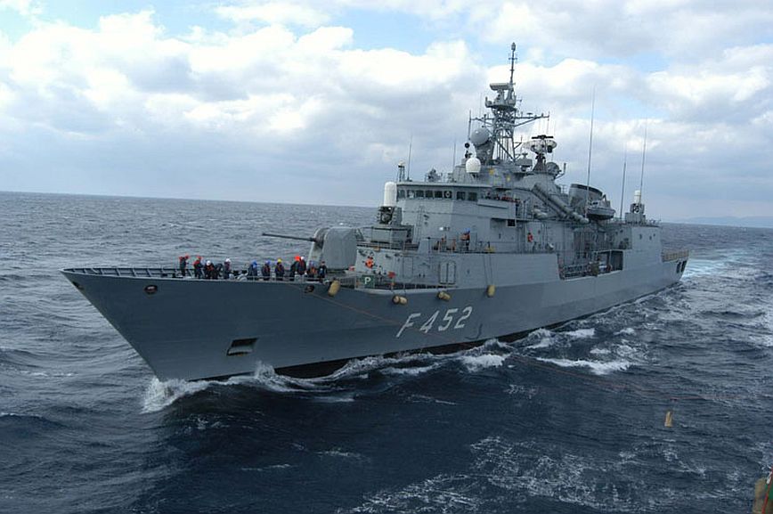 Σαλαμίνα: Απέπλευσε προς τα Ην. Αραβικά Εμιράτα η φρεγάτα «Ύδρα» του Πολεμικού Ναυτικού