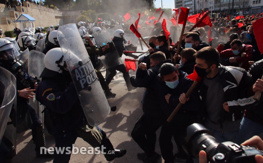 Εικόνες από την ένταση με χημικά στο πανεκπαιδευτικό συλλαλητήριο στο Σύνταγμα