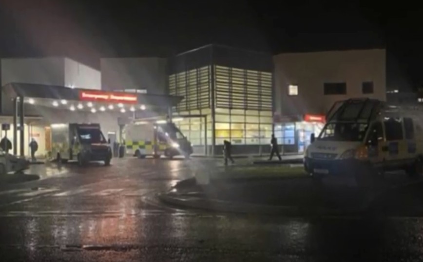 Συναγερμός στην Σκωτία: Η αστυνομία απέκλεισε νοσοκομείο λόγω τριών «σοβαρών συμβάντων»