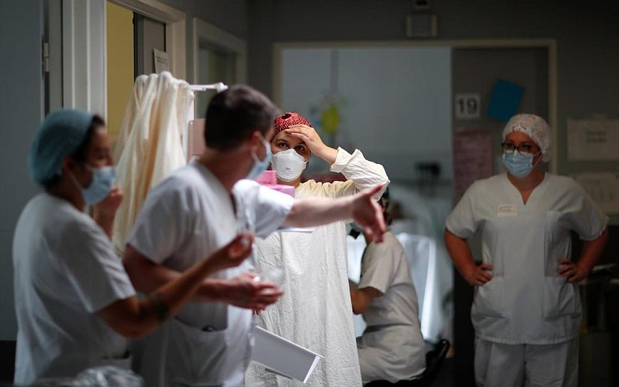 Γαλλία: Τετάρτη μέρα πτώσης κρουσμάτων, αλλά αύξηση νοσηλειών-ασθενών σε ΜΕΘ