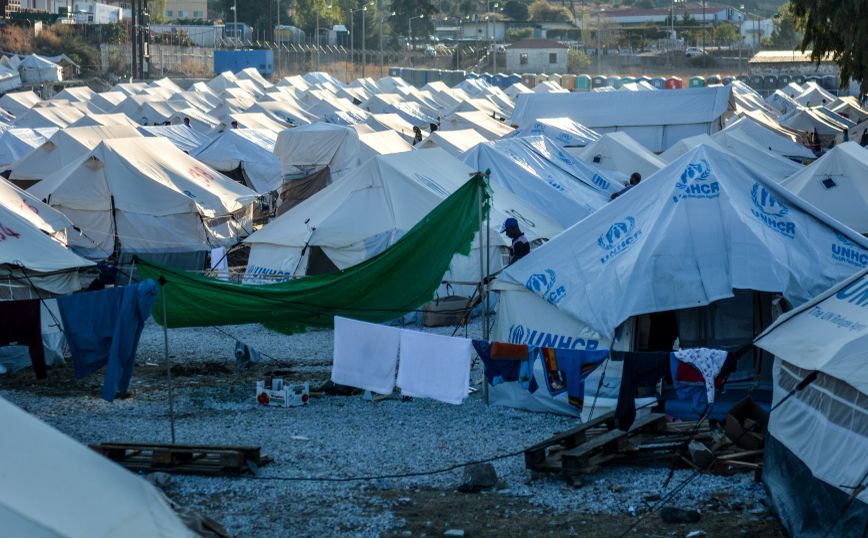 Ξεκίνησε η εκκένωση της δομής φιλοξενίας στο Καρά Τεπέ – Έφυγαν οι πρώτοι 54 μετανάστες