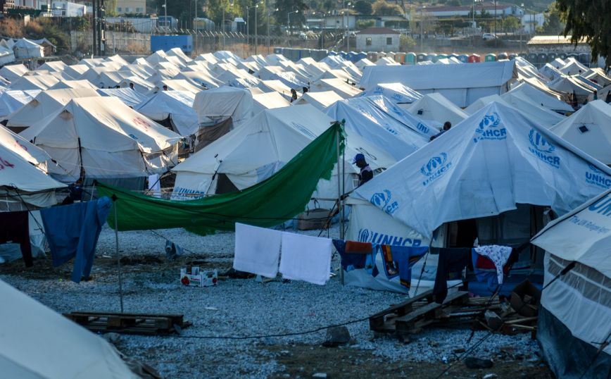 Σε βραχυκύκλωμα αποδίδουν οι Αρχές φωτιά που ξέσπασε σήμερα στο ΚΥΤ του Καρά Τεπέ