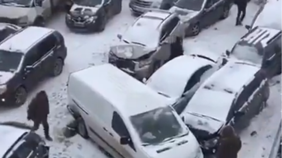 Μόσχα: Χάος και κομφούζιο από την σφοδρή χιονόπτωση