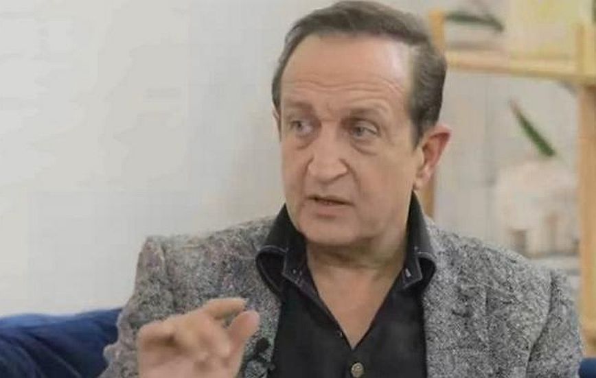 Σπύρος Μπιμπίλας: Αν ανοίξουν αγόρια το στόμα τους, θα τρίξουν καρέκλες
