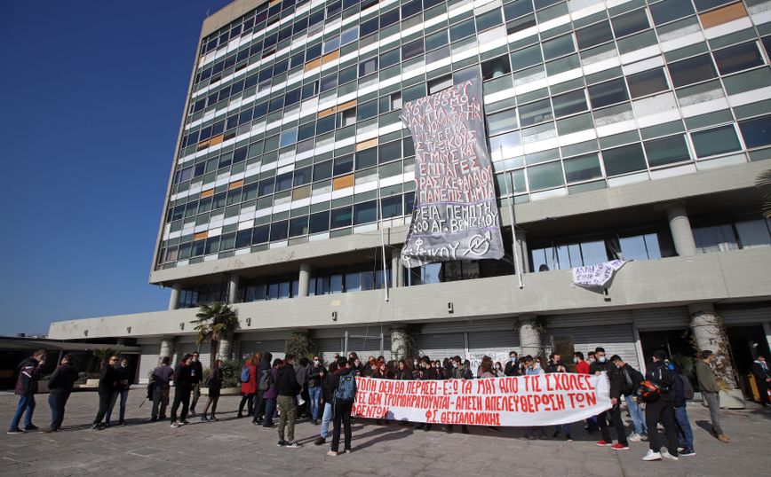 Συνεχίζεται η κατάληψη στο κτίριο διοίκησης του ΑΠΘ