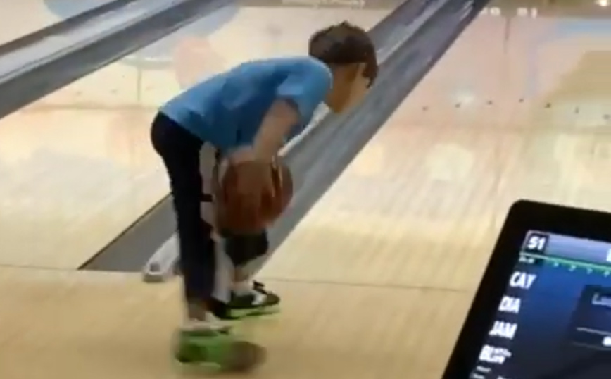 Ταλέντο στο μπόουλινγκ&#8230; από κούνια