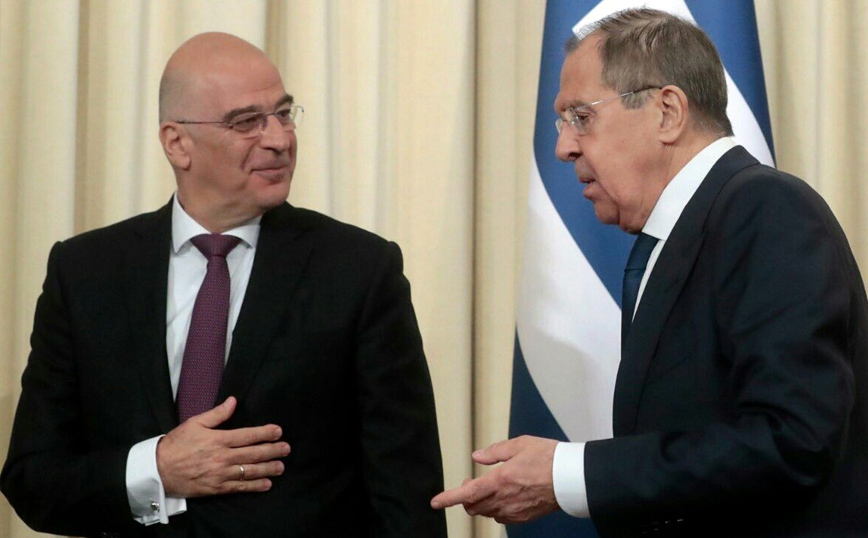 Τηλεφωνική επικοινωνία Δένδια – Λαβρόφ με φόντο την Ουκρανία