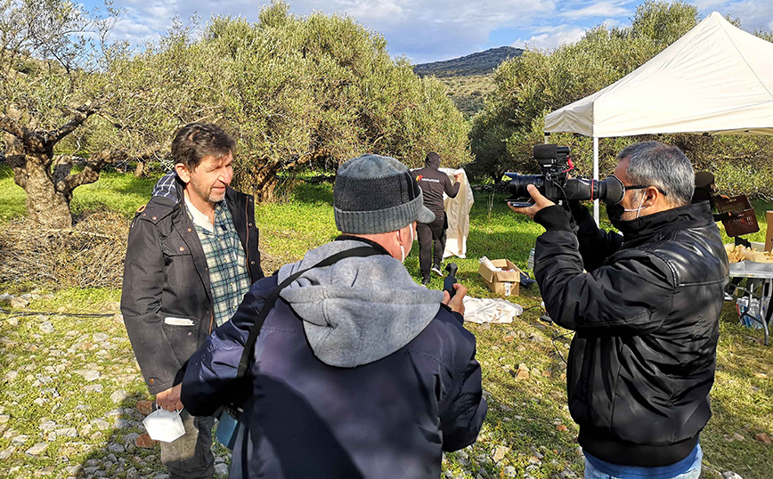 Καρτ ποστάλ: Με τον Γεράσιμο Σκιαδαρέση άρχισαν τα γυρίσματα της σειράς στην Κρήτη