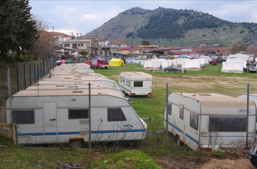 Άλλη μία δύσκολη νύχτα στη Θεσσαλία με μετασεισμούς και ανθρώπους σε σκηνές