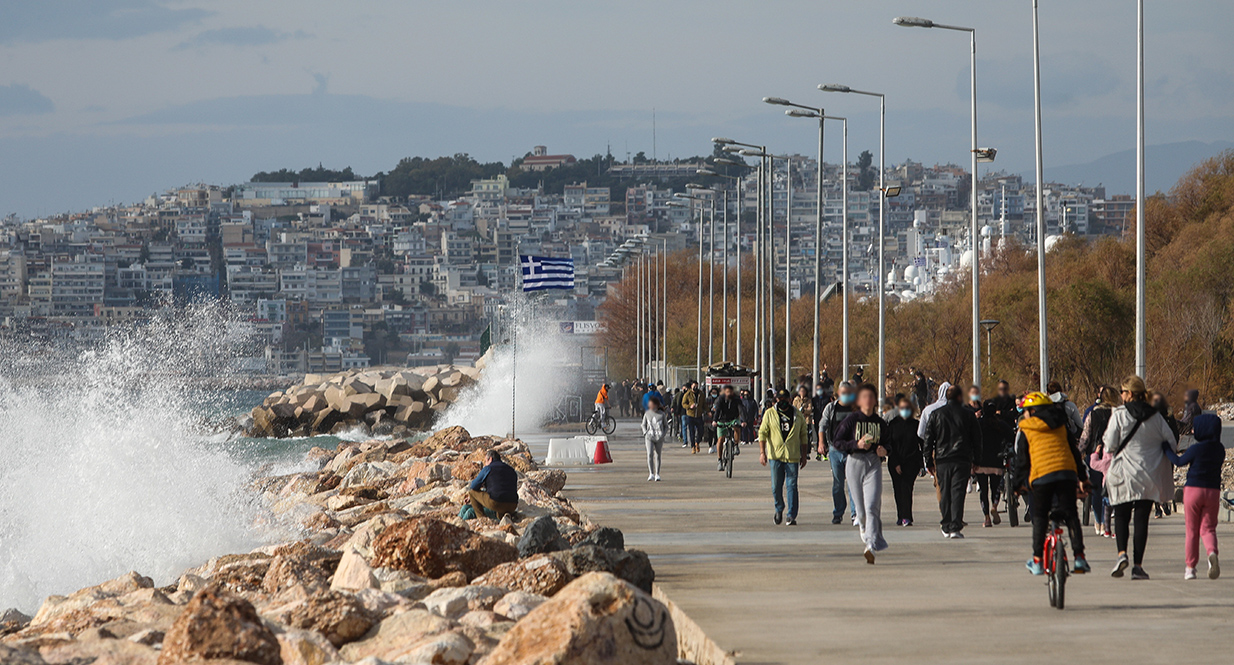 «Μαύρο» ρεκόρ με 4.340 κρούσματα και 741 διασωληνωμένους: Οι περιοχές της Αττικής που «βράζουν»