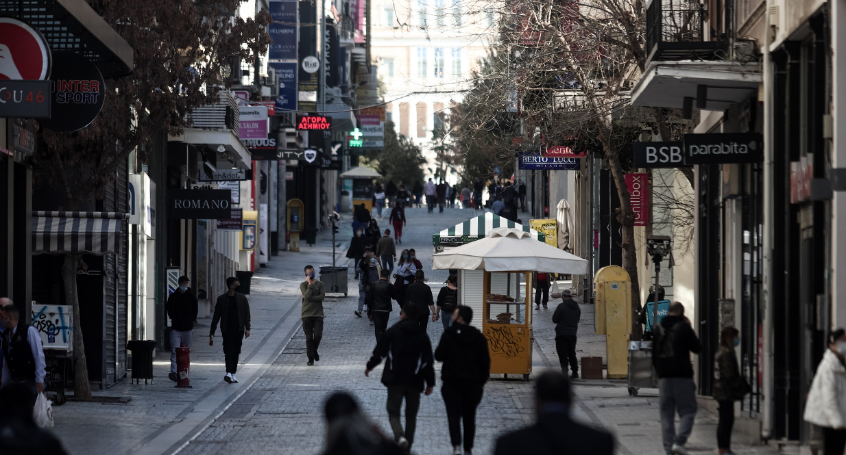 Την άλλη εβδομάδα οι αποφάσεις για σχολεία, λιανεμπόριο και μετακινήσεις – Σενάριο για rapid test σε μαθητές και εργαζόμενους