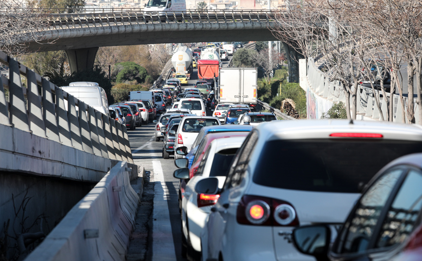 Κίνηση τώρα: Μποτιλιάρισμα στη Λεωφόρο Ποσειδώνος και στην Κατεχάκη στο ύψος της Μεσογείων