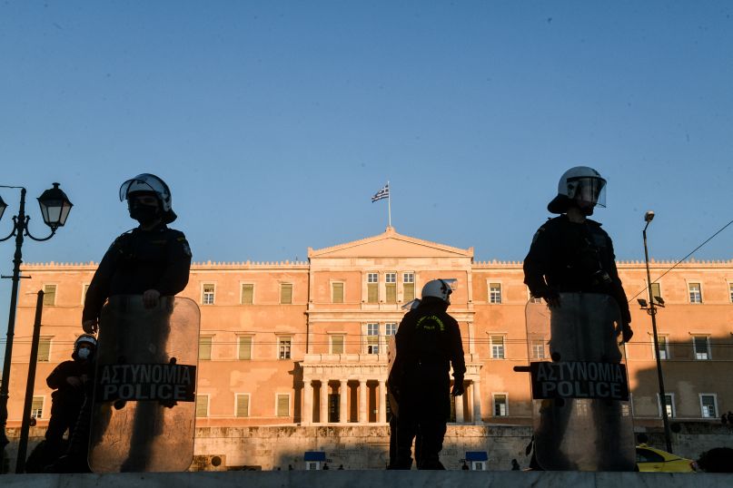 Lockdown: «Παγώνει» η κινητικότητα για 10 ημέρες – Αυξάνονται οι έλεγχοι της ΕΛ.ΑΣ