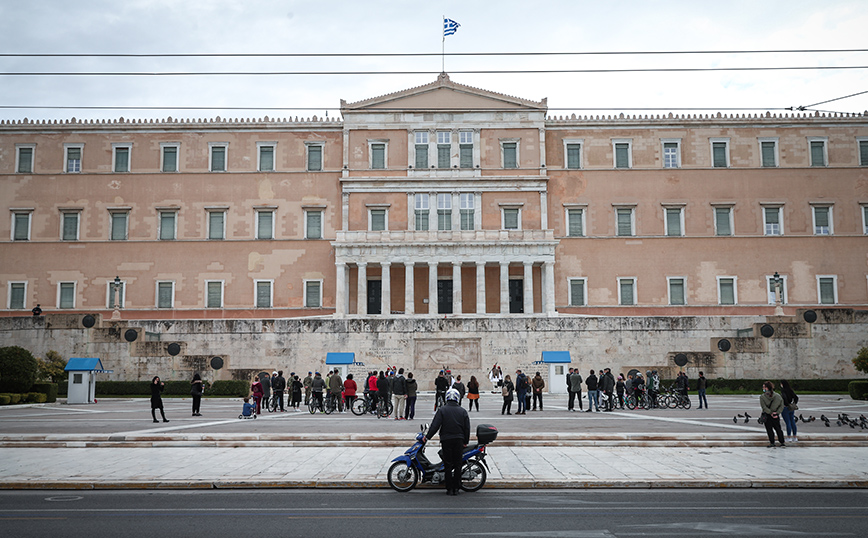 Κορονοϊός: 2.167 κρούσματα σήμερα – 55 νέοι θάνατοι και 683 διασωληνωμένοι