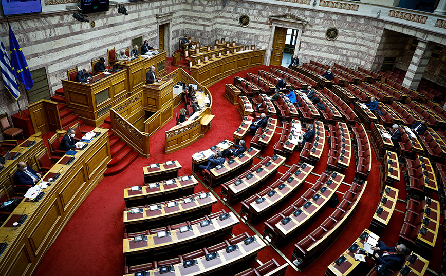 Σύγκρουση στη Βουλή για τη διακοπή σύμβασης του γιατρού Κώστα Καταραχιά