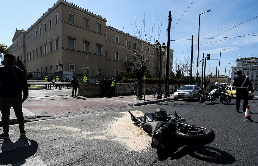 Συγκλονίζει η μητέρα του 23χρονου μοτοσυκλετιστή: Είναι κλινικά νεκρός, θα δωρίσουμε τα όργανά του