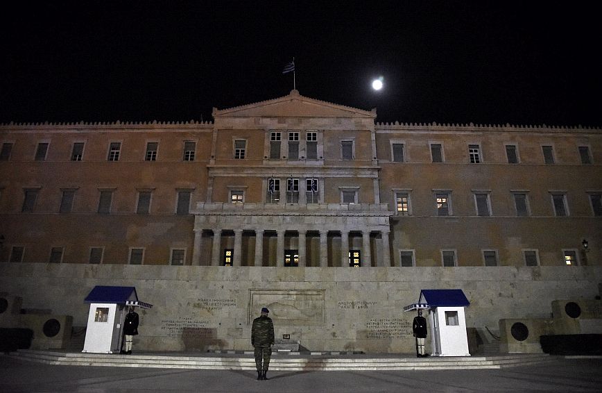 Ώρα της Γης: Η Αθήνα «κατέβασε το διακόπτη» για καλό σκοπό