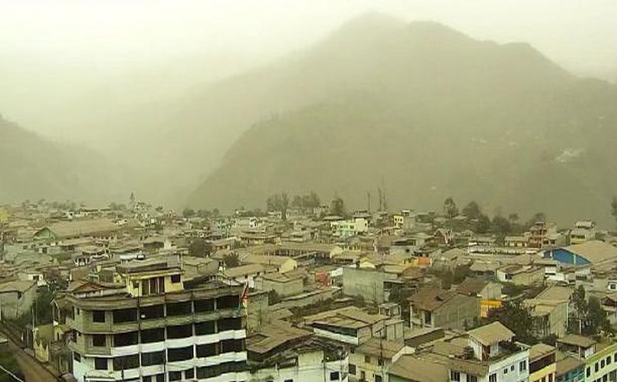 Νέφη τέφρας από το ηφαίστειο Σανγκάι πλήττουν πέντε επαρχίες του Ισημερινού