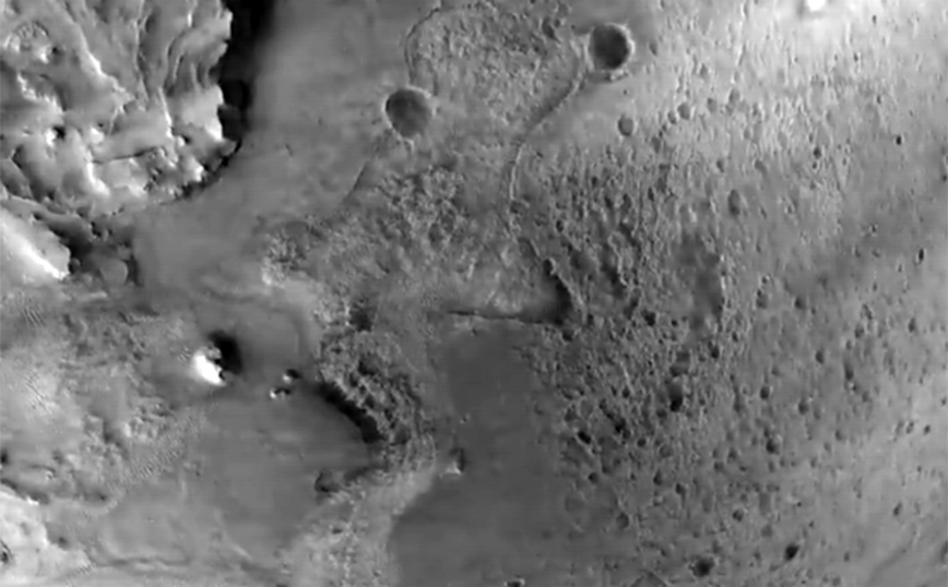 Nέο εντυπωσιακό βίντεο από τη NASA: Καρέ καρέ η κάθοδος στον Άρη με φόντο έναν κρατήρα
