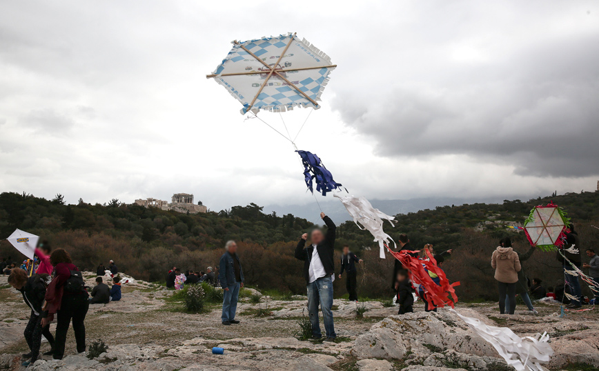 Καθαρά Δευτέρα &#8211; Πέταγμα χαρταετού: Τι πρέπει να κάνετε εάν μπλεχτεί σε ηλεκτροφόρα καλώδια