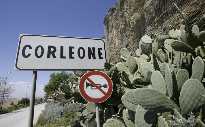 Ιταλία: Παραιτήθηκε ο δήμαρχος του χωριού του «Νονού» &#8211; Σάλος με την αποκάλυψη πως εμβολιάστηκε παράτυπα