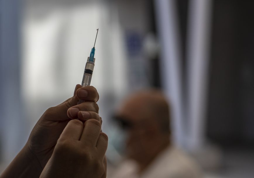 Εμβόλιο Pfizer/BioNTech: Ιαπωνική εταιρεία έφτιαξε σύριγγα που βγάζει επτά δόσεις από κάθε φιαλίδιο