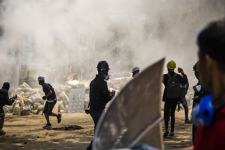 Μιανμάρ: Ένας αστυνομικός και 14 διαδηλωτές νεκροί σε συγκρούσεις