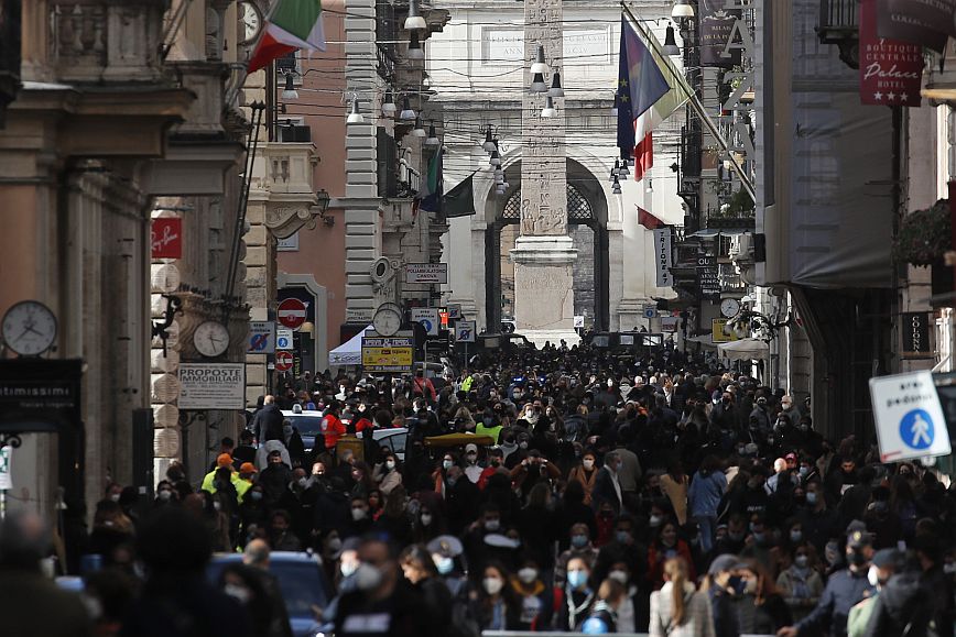 Ιταλία: Ανακοινώθηκαν 21.315 νέα κρούσματα κορονοϊού και 264 νεκροί