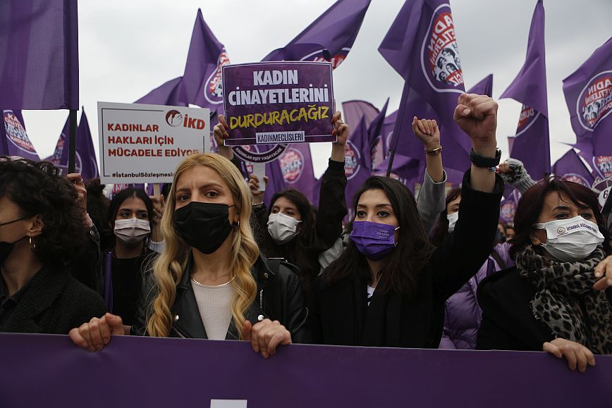 Τουρκία: Οργή κατά Ερντογάν για την αποχώρηση από τη διεθνή σύμβαση κατά της βίας των γυναικών