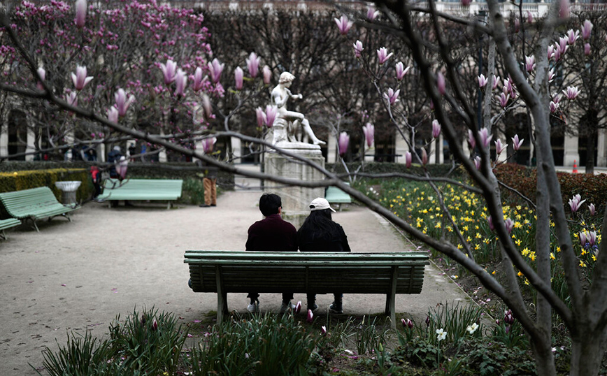 Καμπανάκι κινδύνου στη Γαλλία: «Η κατάσταση επιδεινώνεται παντού, να υπάρξει περισσότερη τηλεργασία»