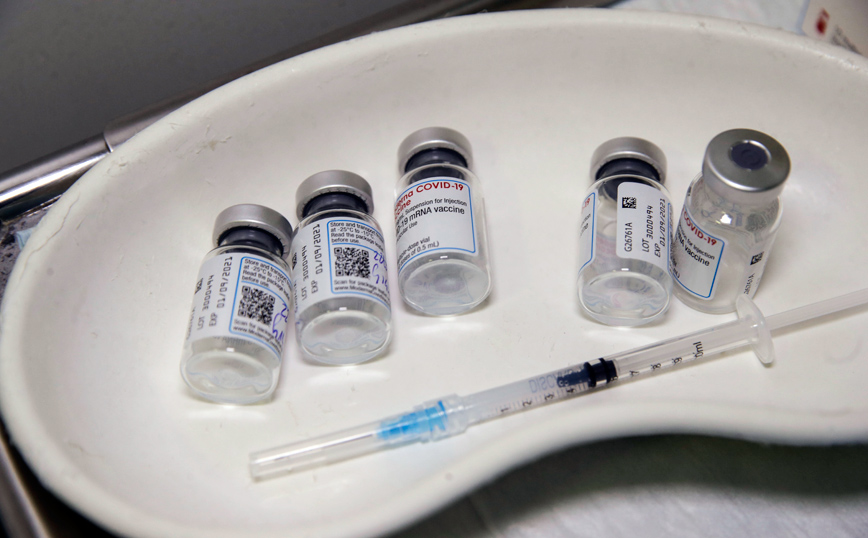 Πατέντες εμβολίων: Ανοιχτό σε μια συζήτηση για την άρση τους το Βερολίνο, «εντελώς υπέρ» ο Μακρόν