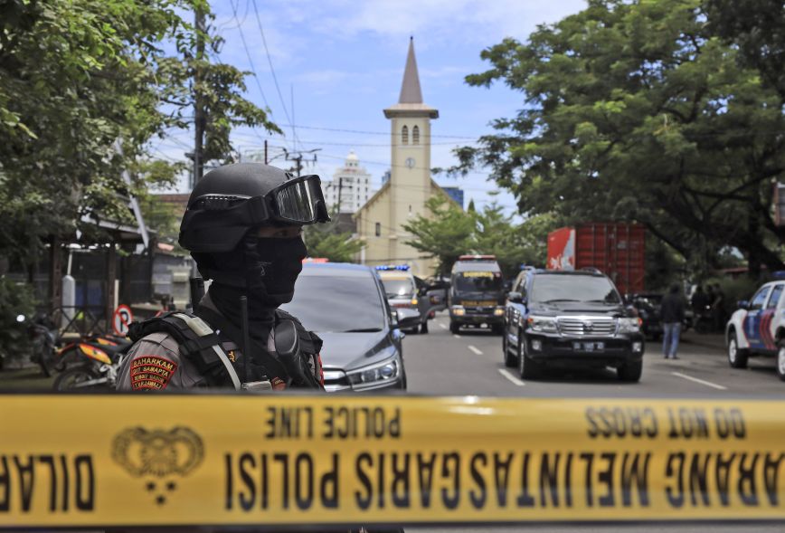 Έκρηξη έξω από εκκλησία στην Ινδονησία: Επίθεση αυτοκτονίας δείχνουν τα πρώτα στοιχεία