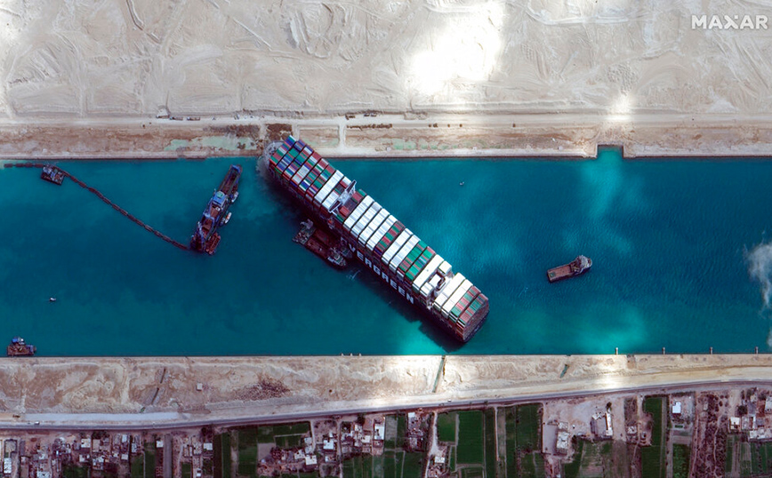 Εντυπωσιακές εικόνες: Το&#8230; μποτιλιάρισμα στη διώρυγα του Σουέζ ορατό από το διάστημα