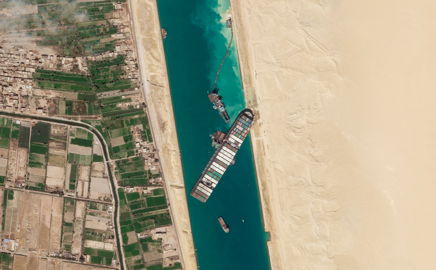 Το «φρακάρισμα» στη διώρυγα του Σουέζ προκαλεί μεγάλη αναταραχή στην παγκόσμια ναυτιλία