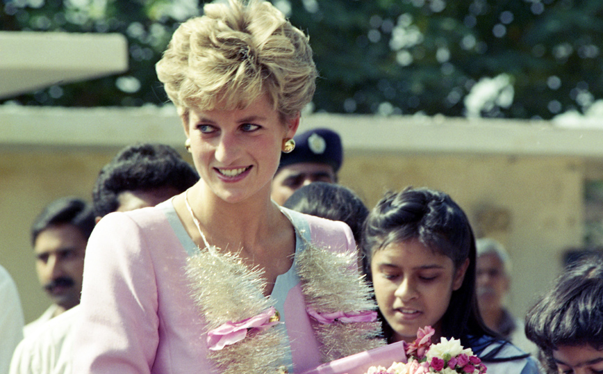 Νέο βιβλίο για την πριγκίπισσα Νταϊάνα: Ζήτησε να μην δημοσιευτεί πριν παντρευτούν ο Ουίλιαμ και ο Χάρι