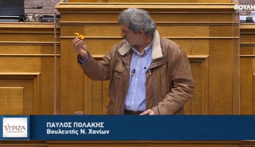 Με δώρο μια… μπουλντόζα για τον Γεωργιάδη πήγε ο Πολάκης στη Βουλή