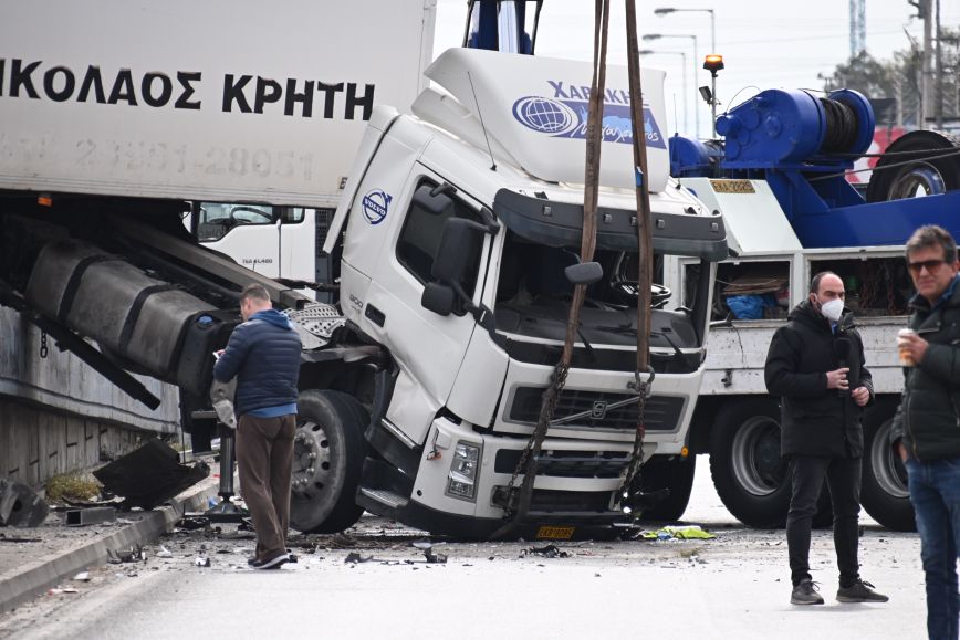Αποκαταστάθηκε η κυκλοφορία στο Κηφισό μετά το τροχαίο με την νταλίκα