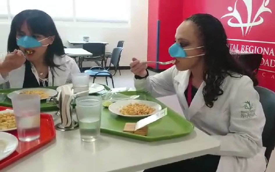 Μεξικανική πατέντα: Οι μίνι μάσκες προστασίας για τη μύτη για χρήση σε εστιατόρια