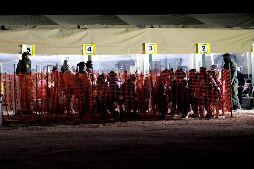 Μεξικό: Πάνω από 300 μετανάστες βρέθηκαν στρυμωγμένοι σε φορτηγά