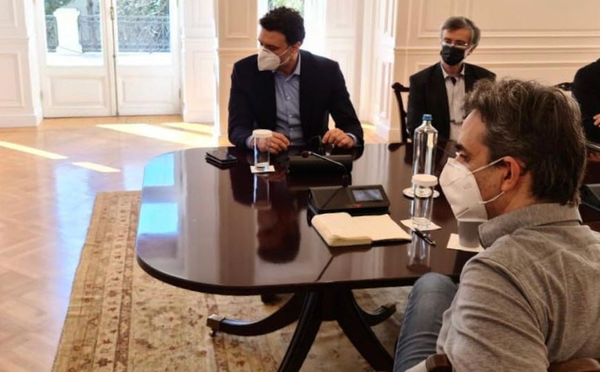 Σύσκεψη υπό τον πρωθυπουργό για την εξέλιξη της πανδημίας
