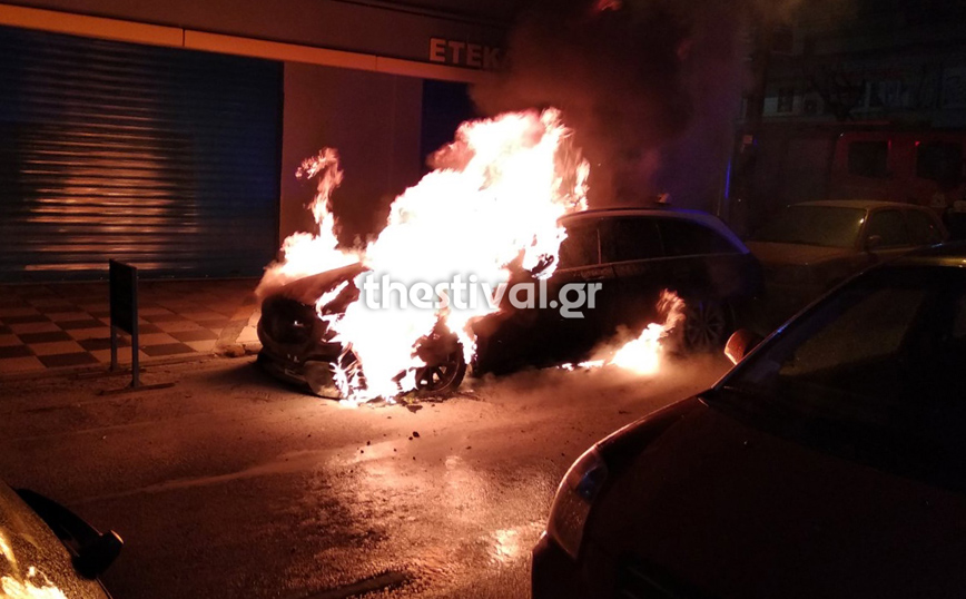 Θεσσαλονίκη: Φωτιά σε ταξί τα ξημερώματα