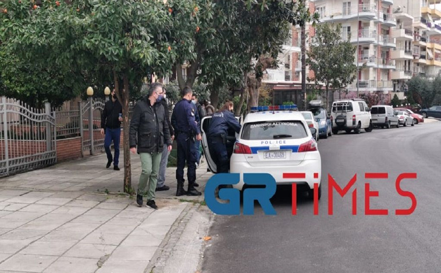 Λήξη συναγερμού στη Θεσσαλονίκη: Κατέβηκε ο άνδρας που απειλούσε να αυτοκτονήσει – Ερωτική απογόητευση πίσω από την απόπειρα
