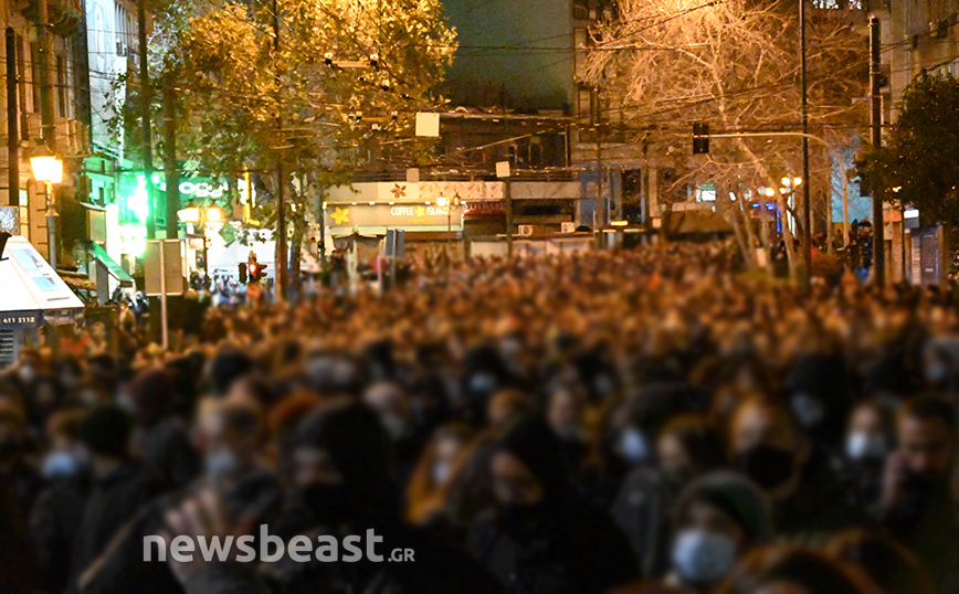 Εικόνες από τη νέα πορεία για τον Δημήτρη Κουφοντίνα: Σχεδόν 5.000 διαδηλωτές στο κέντρο της Αθήνας