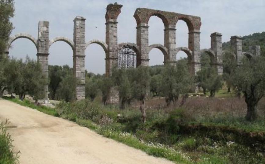 Λέσβος: Προχωρά ο καθαρισμός, η περίφραξη και η απαλλοτρίωση του ρωμαϊκού υδραγωγείου της Μόριας
