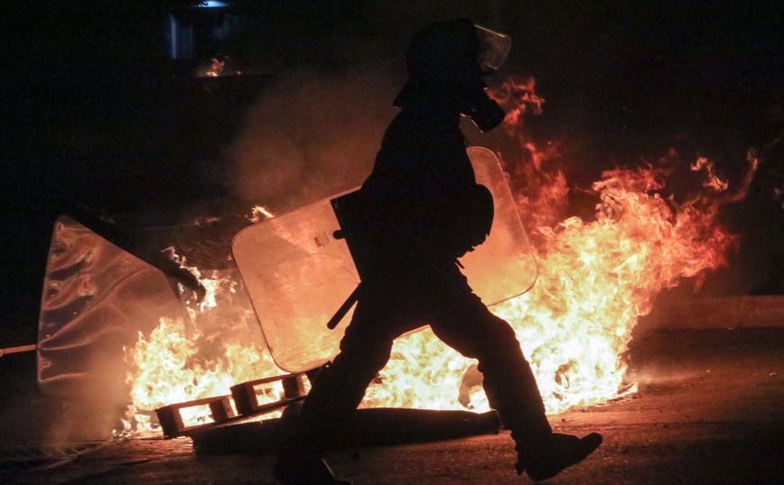 Ελεύθεροι μετά την απολογία τους οι ανήλικοι κατηγορούμενοι για τα επεισόδια στη Νέα Σμύρνη