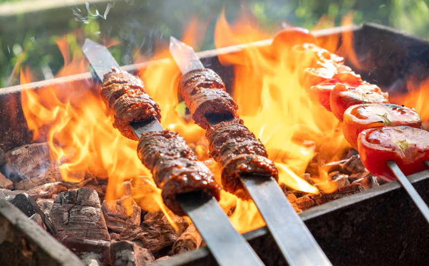 Ρόδος: Η Αστυνομία διέλυσε κορονο-barbeque σε μισθωμένη βίλα