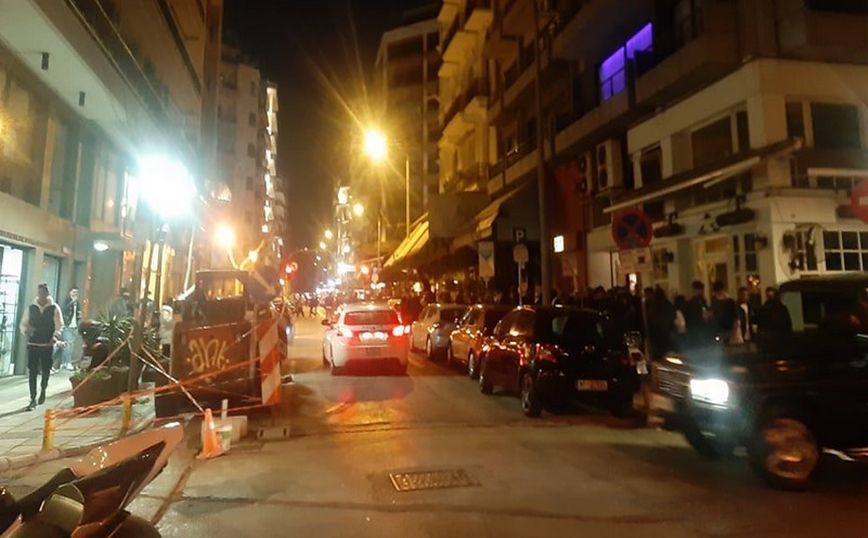 Θεσσαλονίκη: Χαμός σε αυτοσχέδιο κορονοπάρτι &#8211; Εκατοντάδες άτομα με τα ποτά στο χέρι