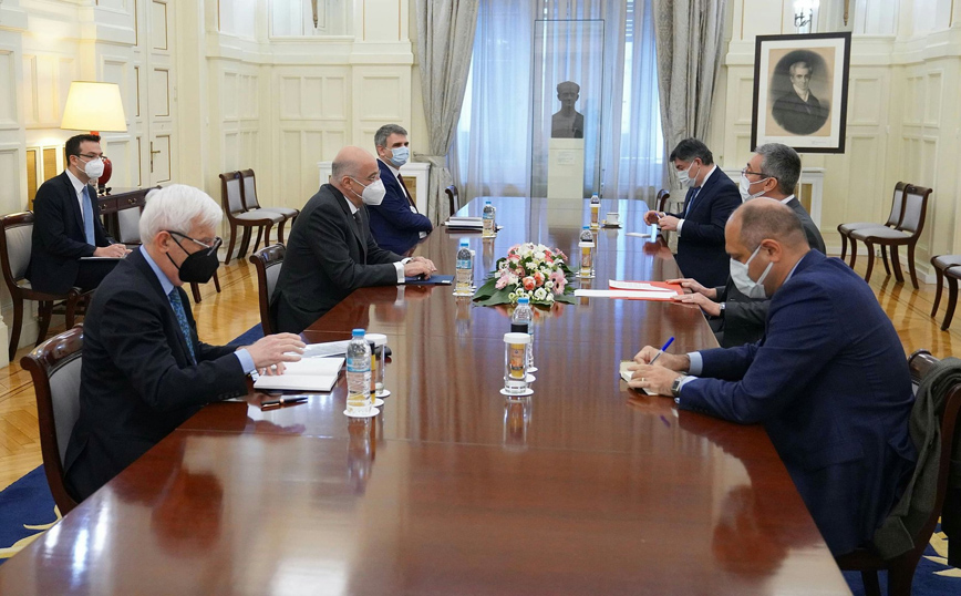 Δένδιας σε Τούρκο πρέσβη: Να υπάρχει αποχή από προκλητικές ενέργειες