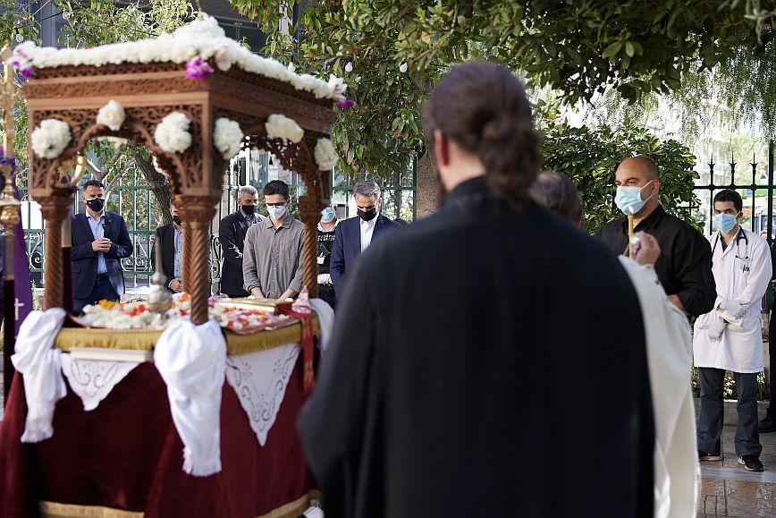 Στο παρεκκλήσι του «Ιπποκράτειου» Νοσοκομείου ο Κυριάκος Μητσοτάκης για τον Επιτάφιο